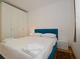 Family Friendly Spacious Apartment With Garden and Terrace