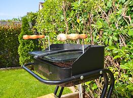 Family Friendly Spacious Apartment With Garden and Terrace