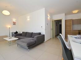 Family Friendly Spacious Apartment With Garden and Terrace