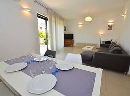 Family Friendly Spacious Apartment With Garden and Terrace