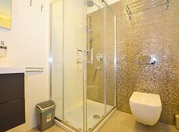 Family Friendly Spacious Apartment With Garden and Terrace