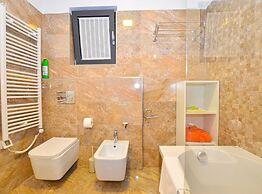 Family Friendly Spacious Apartment With Garden and Terrace