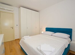 Family Friendly Spacious Apartment With Garden and Terrace