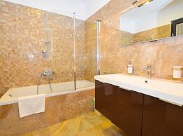 Family Friendly Spacious Apartment With Garden and Terrace