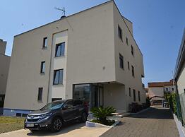 Family Friendly Spacious Apartment With Garden and Terrace