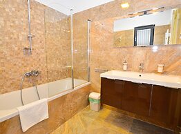 Family Friendly Spacious Apartment With Garden and Terrace