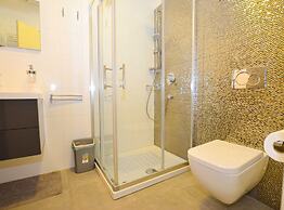 Family Friendly Spacious Apartment With Garden and Terrace