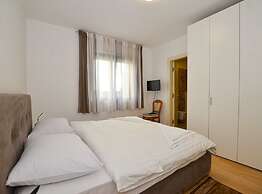 Family Friendly Spacious Apartment With Garden and Terrace