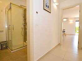 Family Friendly Spacious Apartment With Garden and Terrace