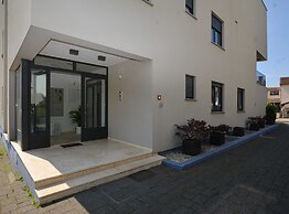 Family Friendly Spacious Apartment With Garden and Terrace