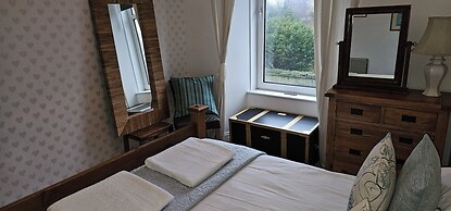 Snug - Macushla Apartment