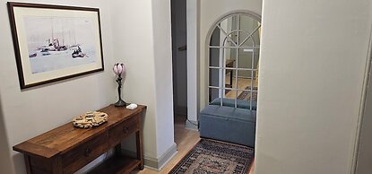 Snug - Macushla Apartment