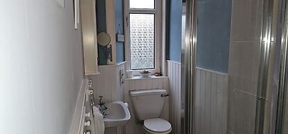 Snug - Macushla Apartment