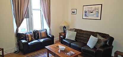 Snug - Macushla Apartment