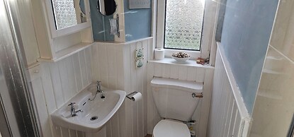 Snug - Macushla Apartment