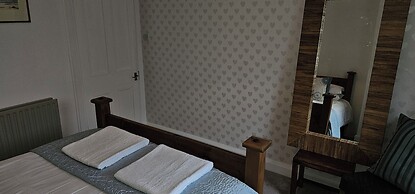 Snug - Macushla Apartment