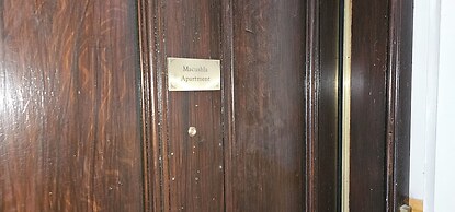 Snug - Macushla Apartment