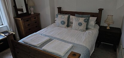 Snug - Macushla Apartment