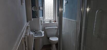 Snug - Macushla Apartment