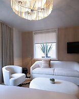 Palace Modern Hotel at the Plaza