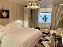 Palace Modern Hotel at the Plaza