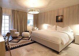 Palace Modern Hotel at the Plaza