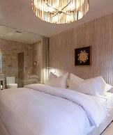 Palace Modern Hotel at the Plaza