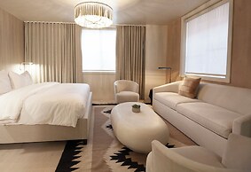 Palace Modern Hotel at the Plaza