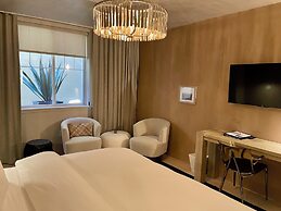 Palace Modern Hotel at the Plaza