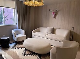 Palace Modern Hotel at the Plaza