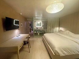 Palace Modern Hotel at the Plaza