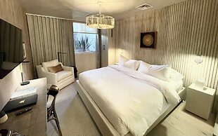 Palace Modern Hotel at the Plaza