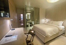 Palace Modern Hotel at the Plaza