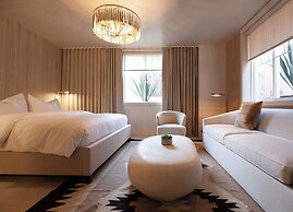 Palace Modern Hotel at the Plaza