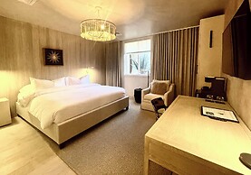 Palace Modern Hotel at the Plaza