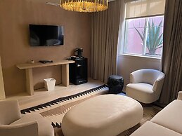 Palace Modern Hotel at the Plaza