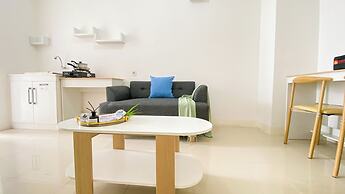 Relaxing And Homey 2Br At Bassura City Apartment