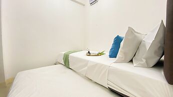 Relaxing And Homey 2Br At Bassura City Apartment