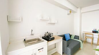 Relaxing And Homey 2Br At Bassura City Apartment