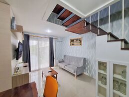 Elegant And Spacious 2Br Loft Green Park Yogyakarta Apartment