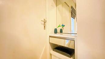 Good And Homey 1Br Apartment Mt Haryono Residence