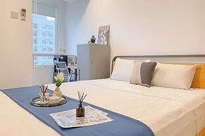 Minimalist And Comfy Studio Apartment At Cinere Bellevue Suites
