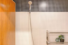 Minimalist And Comfy Studio Apartment At Cinere Bellevue Suites