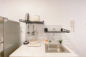 Minimalist And Comfy Studio Apartment At Cinere Bellevue Suites