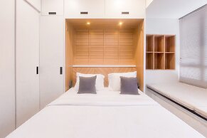 Good Choice And Homey Studio Apartment At Collins Boulevard