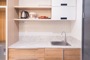 Good Choice And Homey Studio Apartment At Collins Boulevard