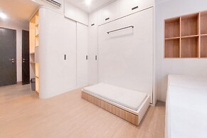 Good Choice And Homey Studio Apartment At Collins Boulevard