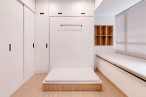 Good Choice And Homey Studio Apartment At Collins Boulevard