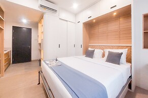 Good Choice And Homey Studio Apartment At Collins Boulevard