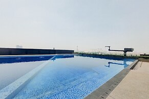 Comfort And Cozy Stay Studio Collins Boulevard Apartment